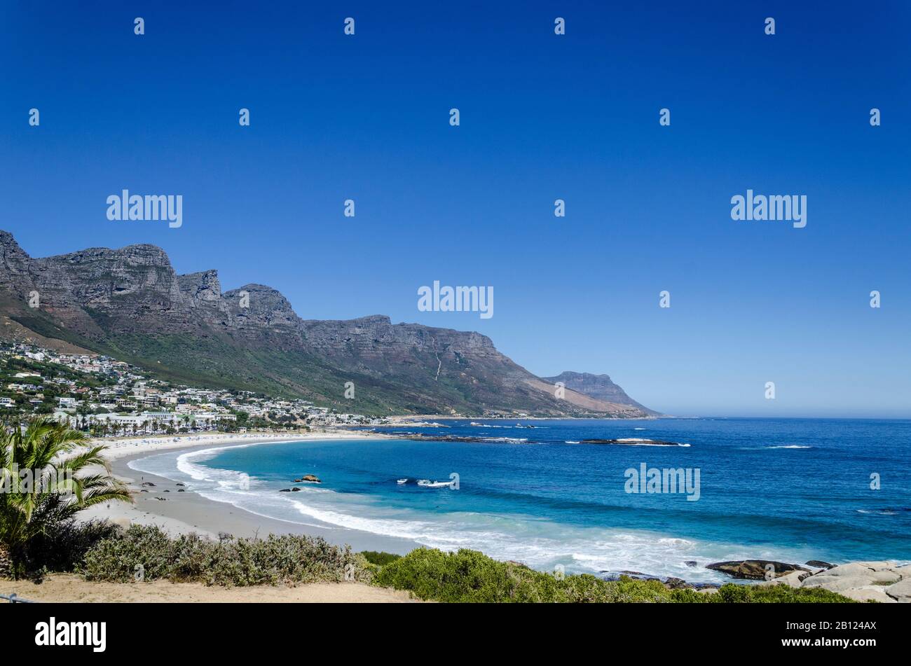 Spiaggia di Camps Bay, Città del Capo, Western Cape, Sud Africa e Africa Foto Stock