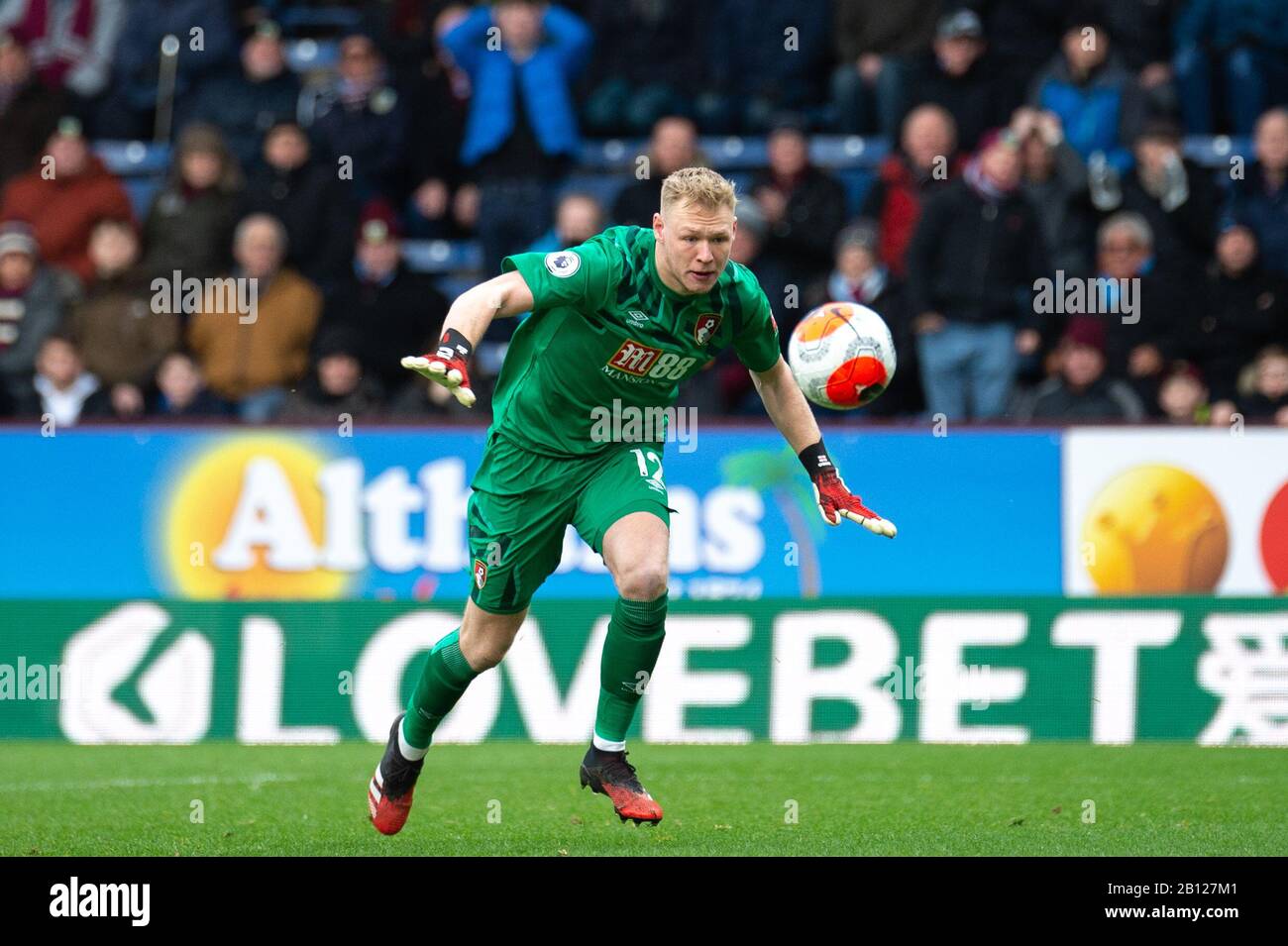 Burnley, Lancashire, Regno Unito. 22nd Feb, 2020. Aaron Ramsdale di Bournemouth durante la partita della Premier League tra Burnley e Bournemouth a Turf Moor, Burnley sabato 22nd febbraio 2020. (Credit: Pat Scaasi | MI News) La Fotografia può essere utilizzata solo per scopi editoriali di giornali e/o riviste, licenza richiesta per uso commerciale Credit: Mi News & Sport /Alamy Live News Credit: Mi News & Sport /Alamy Live News Foto Stock