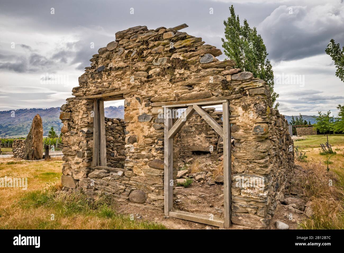 Scott's Bakery, rovina del bakehouse nella valle del fiume Clutha, aperto durante la corsa dell'oro di Otago, la strada di anello di Bendigo, la regione di Otago, l'isola del sud, la Nuova Zelanda Foto Stock