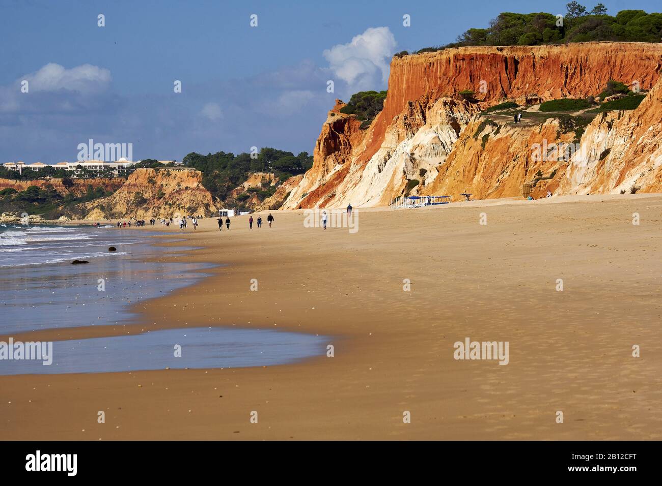 Praia da Falésia (Praia do Barranco das Belharucas), Vilamoura, Quarteira, Faro, Algarve, PORTOGALLO Foto Stock
