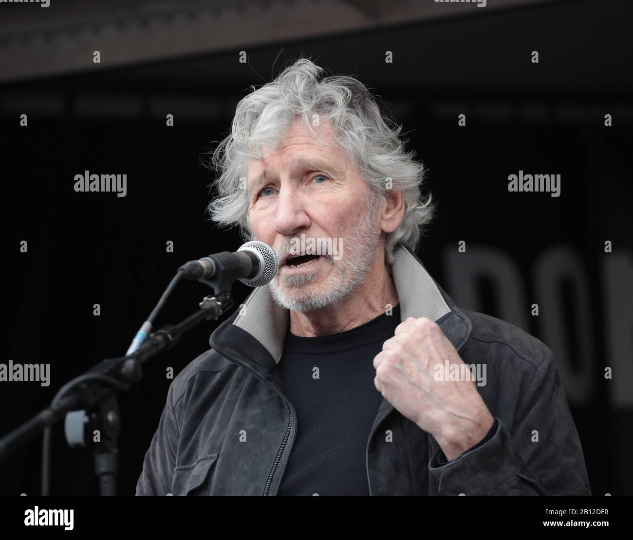 Londra, Regno Unito. 22nd Feb, 2020. Il musicista Roger Waters parla a centinaia di attivisti che lottano per fermare l'estradizione di Julian Assange negli Stati Uniti per aver commesso accuse di spionaggio contro il governo americano sabato 22 febbraio 2020 a Londra. Il processo di estradizione di Julian Assange inizia lunedì a Londra il 24 febbraio 2020. Foto di Hugo Philpott/UPI Credit: UPI/Alamy Live News Foto Stock