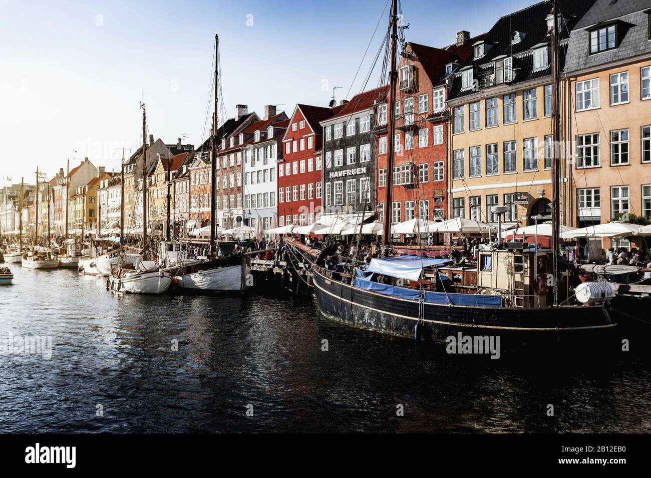 Architettura storica, Nyhavn, Copenhagen, Danimarca Foto Stock