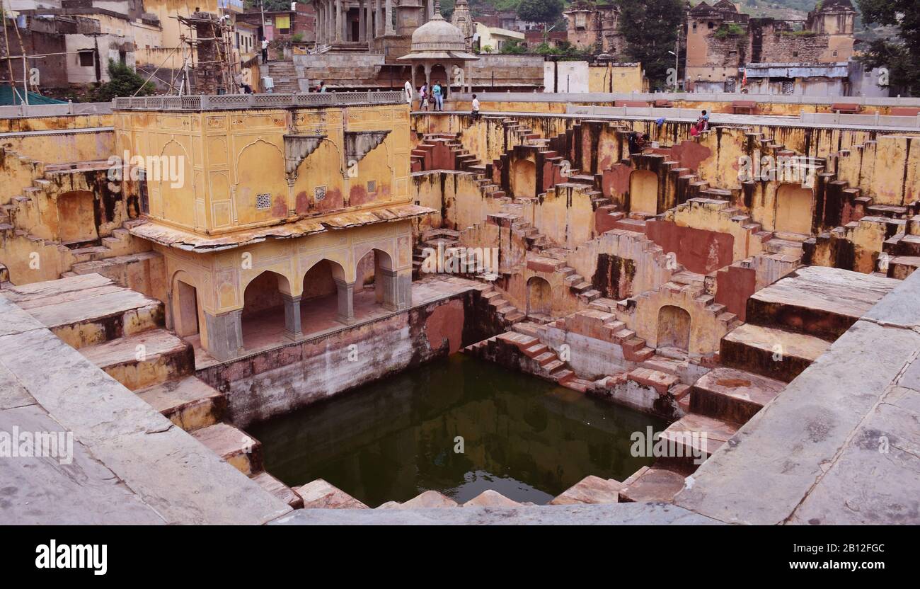 Bawri - luogo Che Significa usato dalle regine indiane per fare il bagno. Il nome del luogo è panna Meena ka Kund in Amer, Rajasthan Foto Stock
