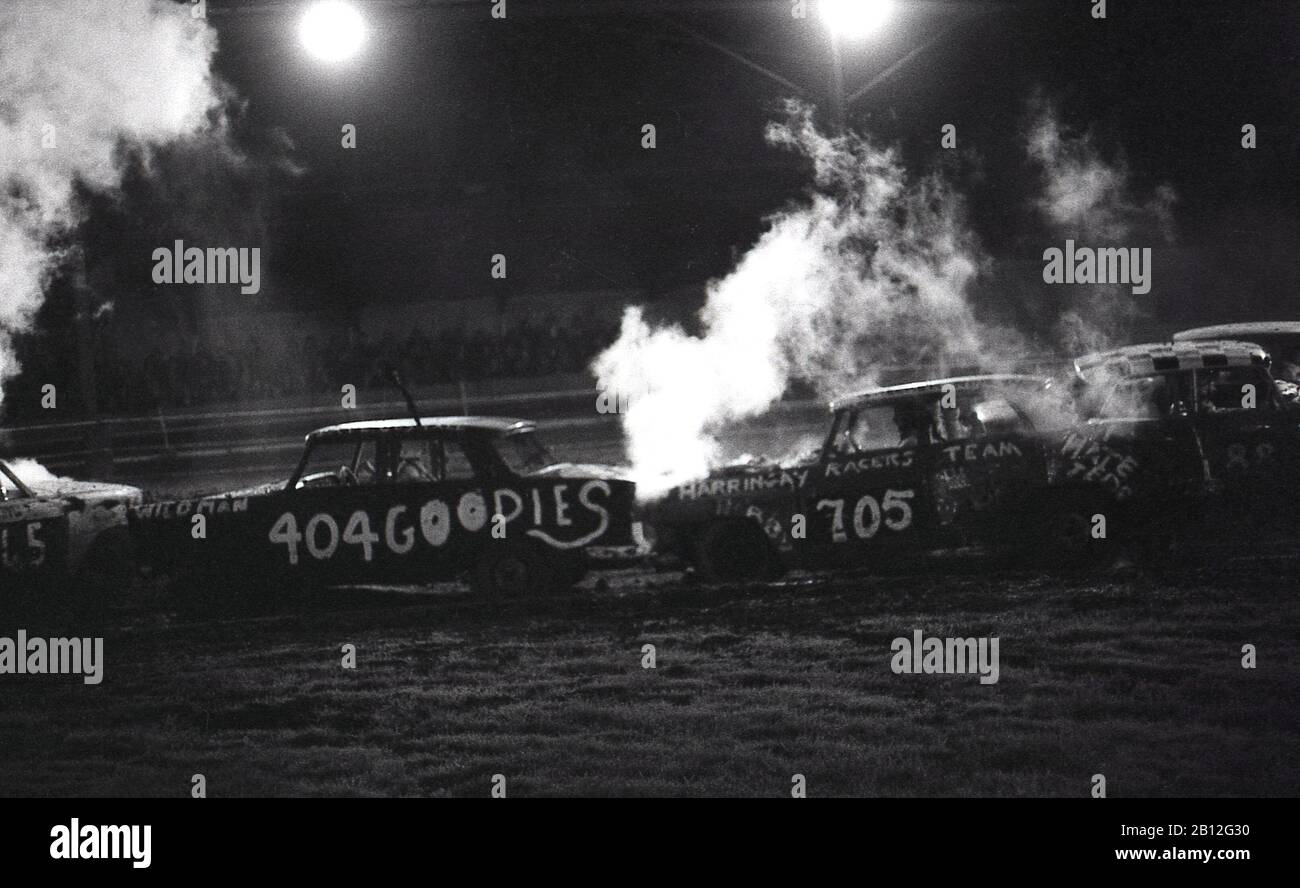 Anni '1970, corse storiche, banger o stock car, Harringay Stadium, Londra, Inghilterra, Regno Unito. Buit e aperto nel 1927, ha ospitato gli eventi greyhound e speedway. Ha anche ospitato gare di stock car. La sede chiuse nel 1987. Foto Stock