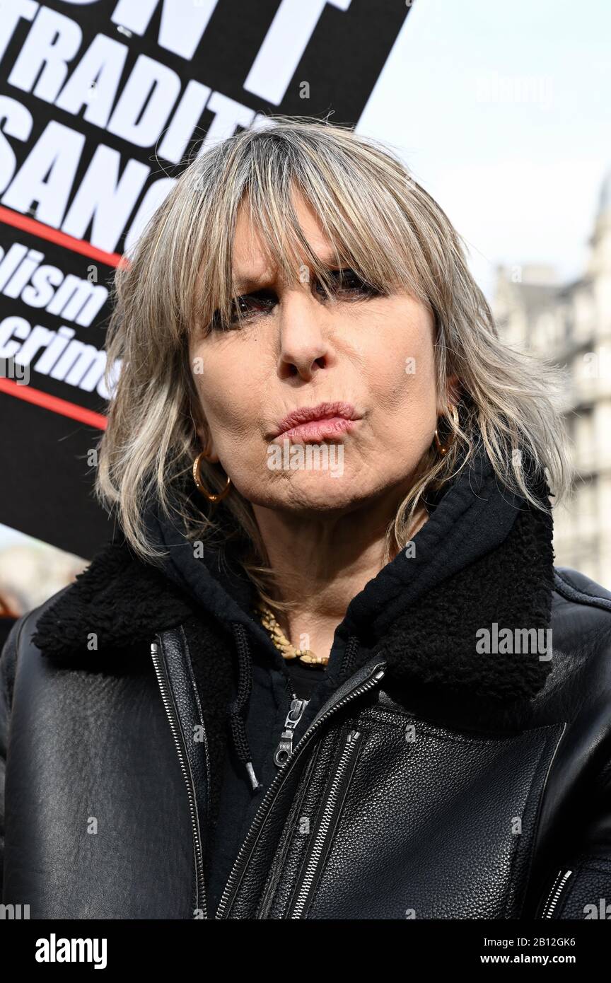 Chrissie Hynde. 'Non estradare Assange' protesta, Parliament Square, Londra. REGNO UNITO Foto Stock