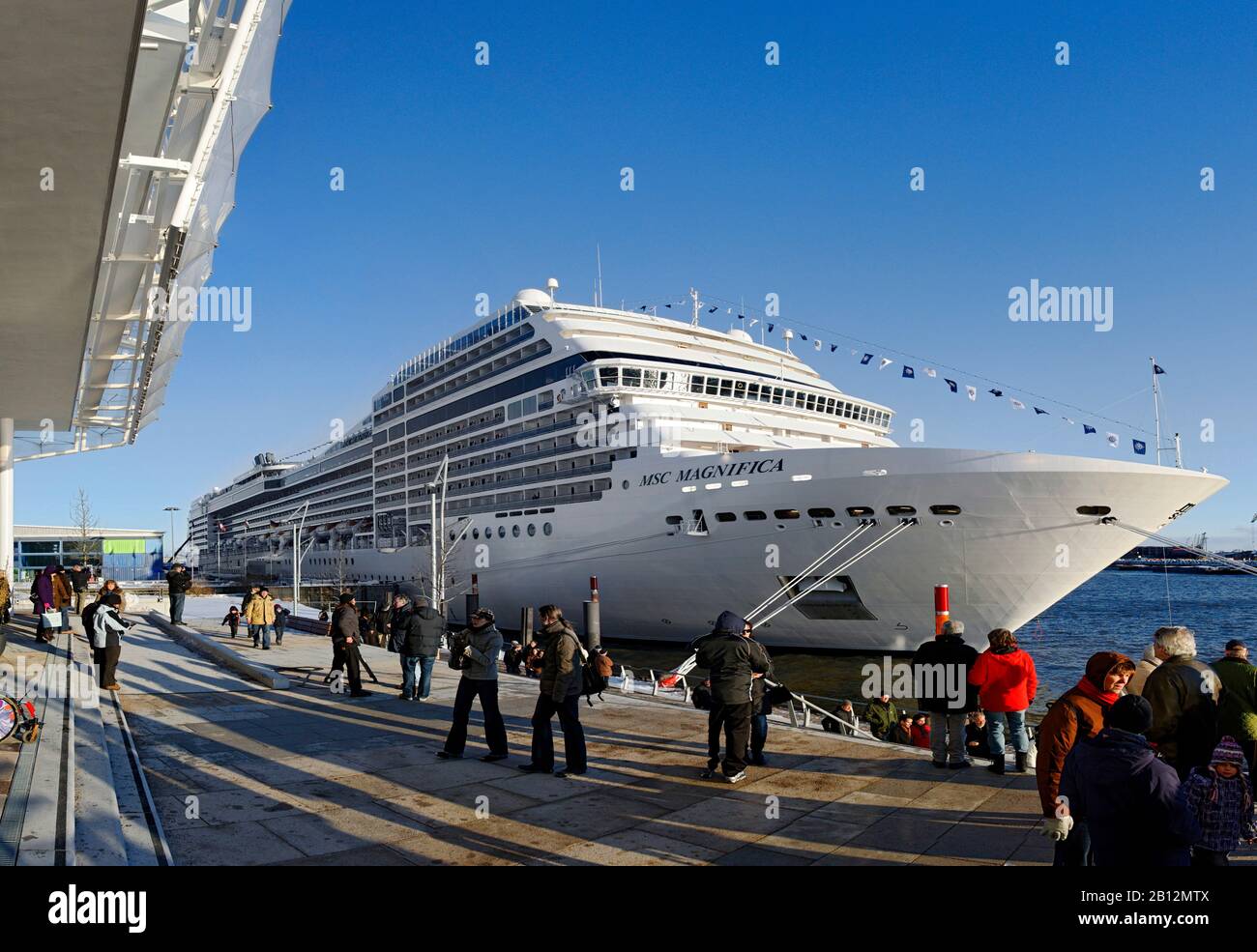 Nave da crociera MSC MAGNIFICA al porto di GrasbrookHarbour, terminal crociere, Grosser Grasbrook, Hafencity porto quartiere della città, città anseatica di Amburgo, Germania, Europa Foto Stock