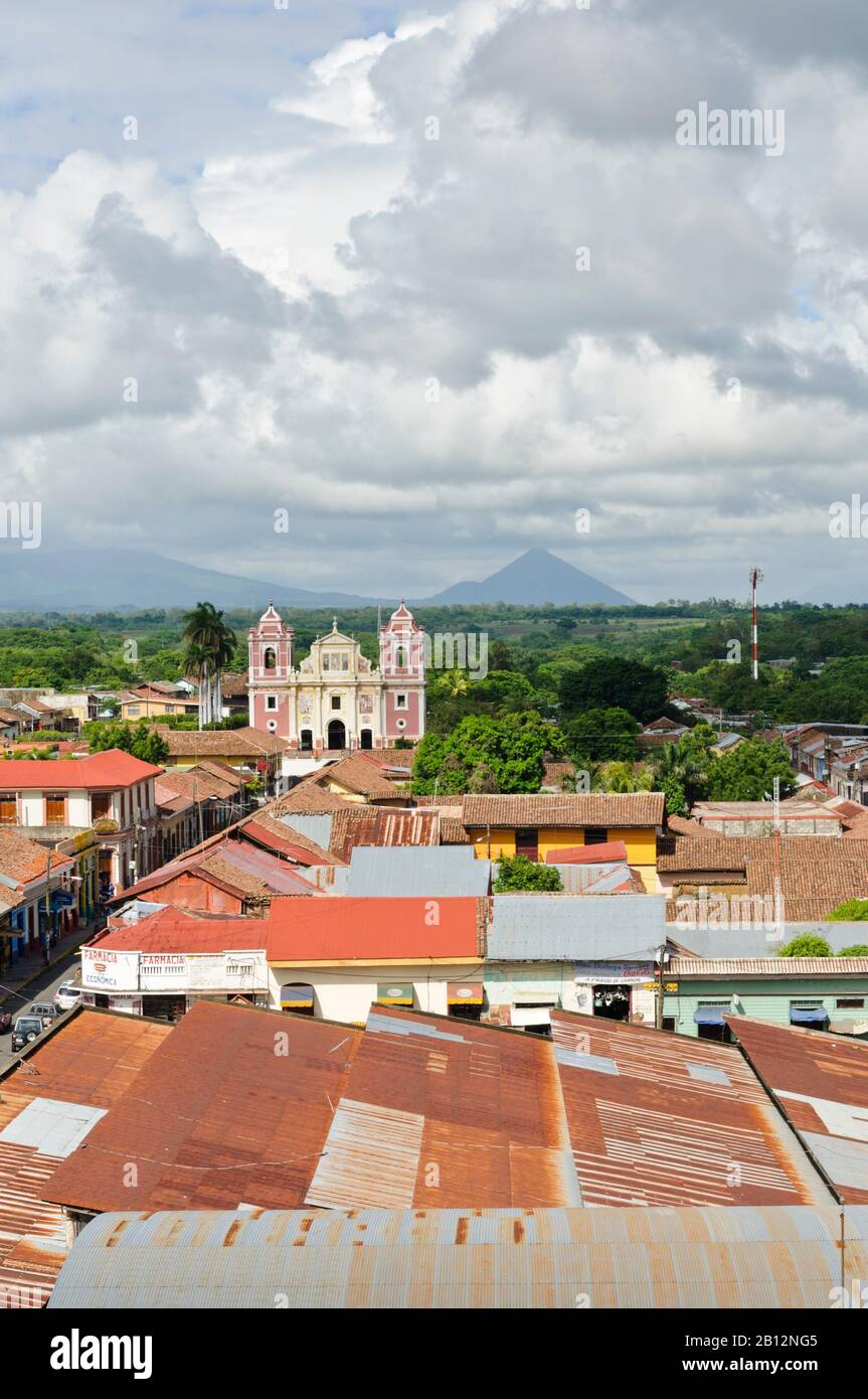 Vista Su Leon Verso La Chiesa Di El Calvario, Nicaragua, America Centrale Foto Stock