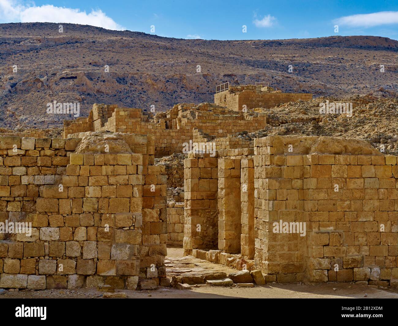 Porta e torre del insediamento Nabatei Mammhit alla Incentse Road, Negev, Israele Foto Stock