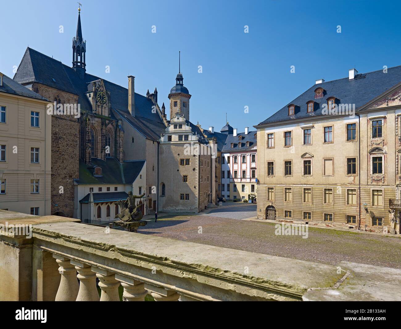 Cortile Con Abbazia Chiesa Di San Giorgio Da Agnesgarten, Altenburg Castello, Turingia, Germania Foto Stock