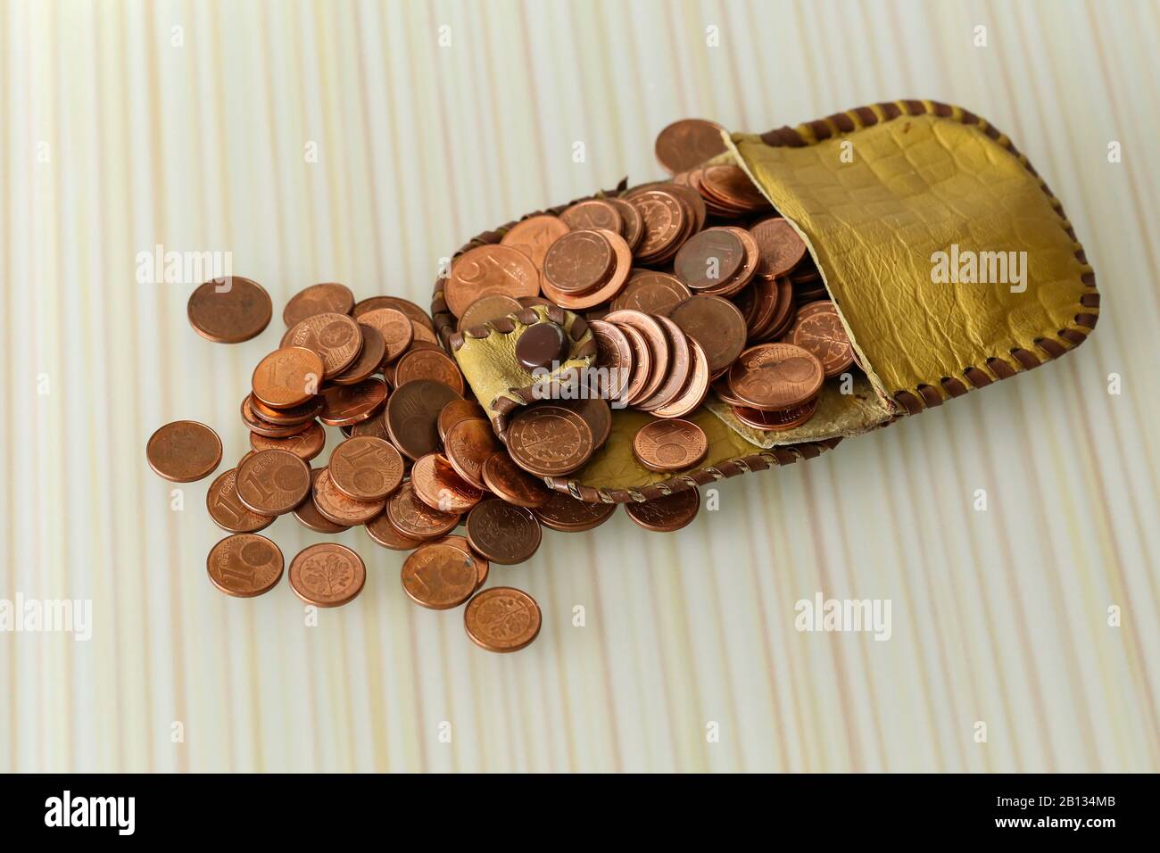 Monete da piccolo centesimo in euro in un primo piano Foto Stock