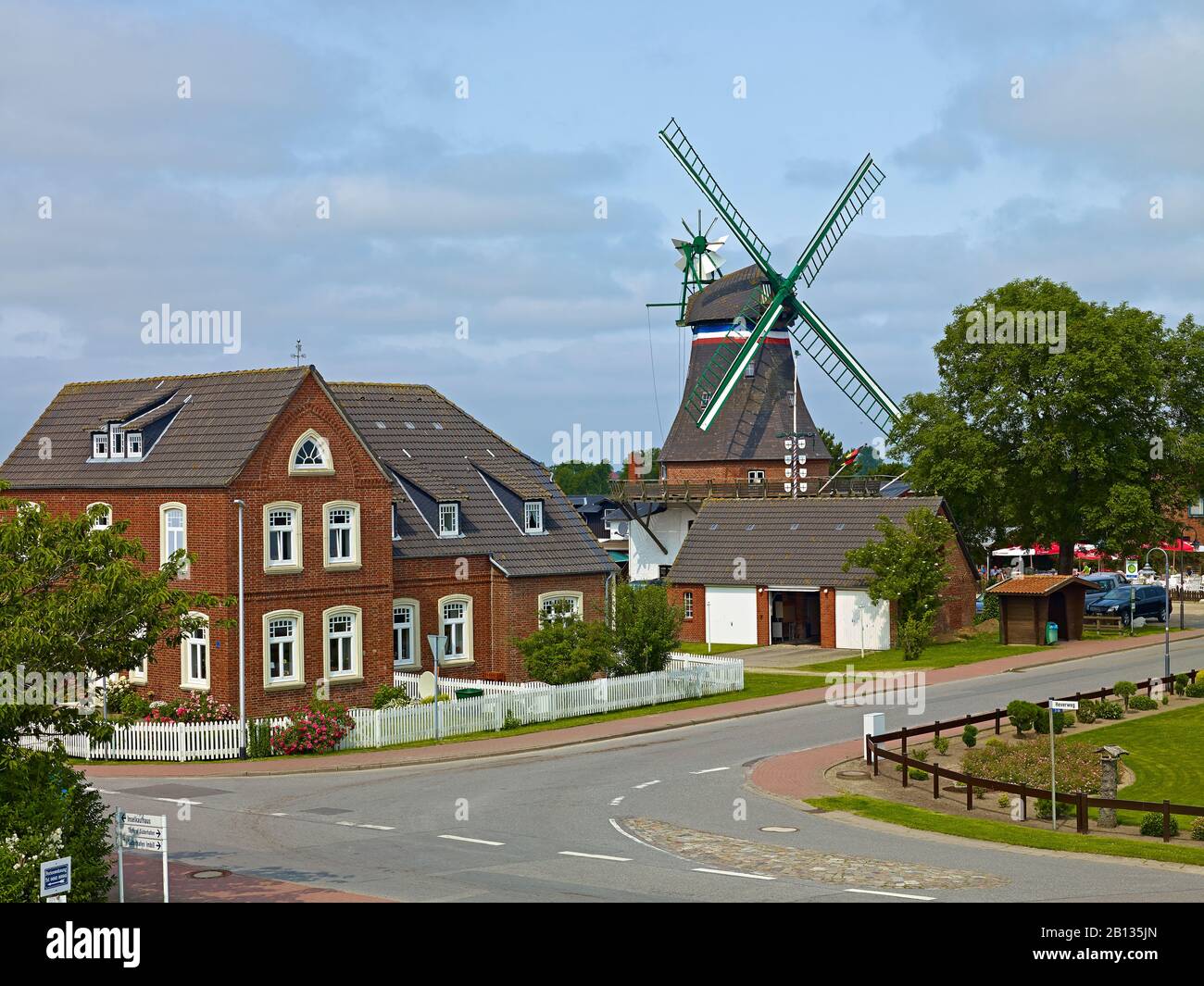 Windmill Engel,Süderhafen a Nordstrand Peninsula,distretto di North Friesland,Schleswig-Holstein,Germania Foto Stock