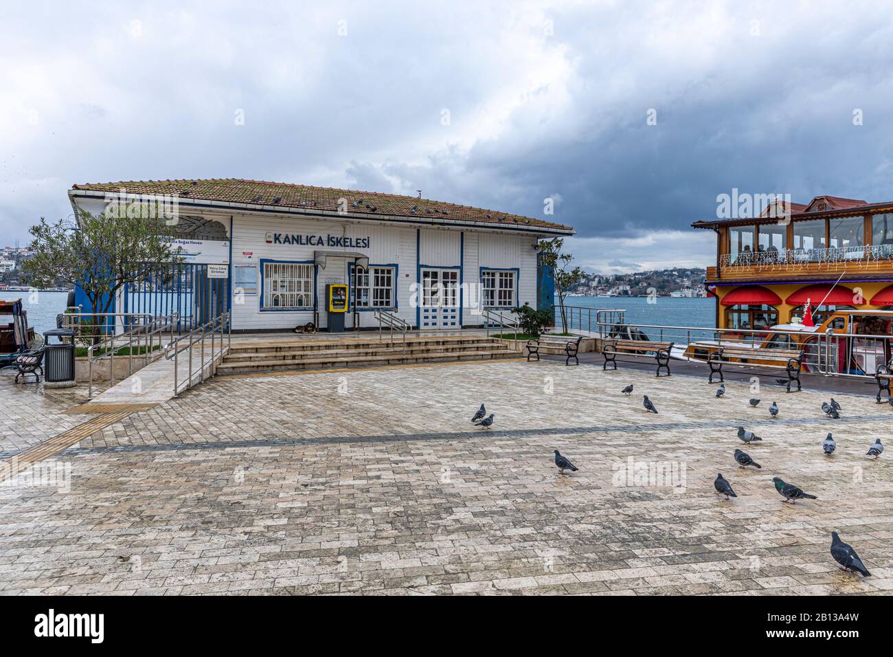 Istanbul, Turchia - 30 Aralık 2018; vista della stazione dei traghetti di Kullica a Istanbul. Istanbul, Turchia. Vista del quartiere Kullica sul Bosforo. Foto Stock