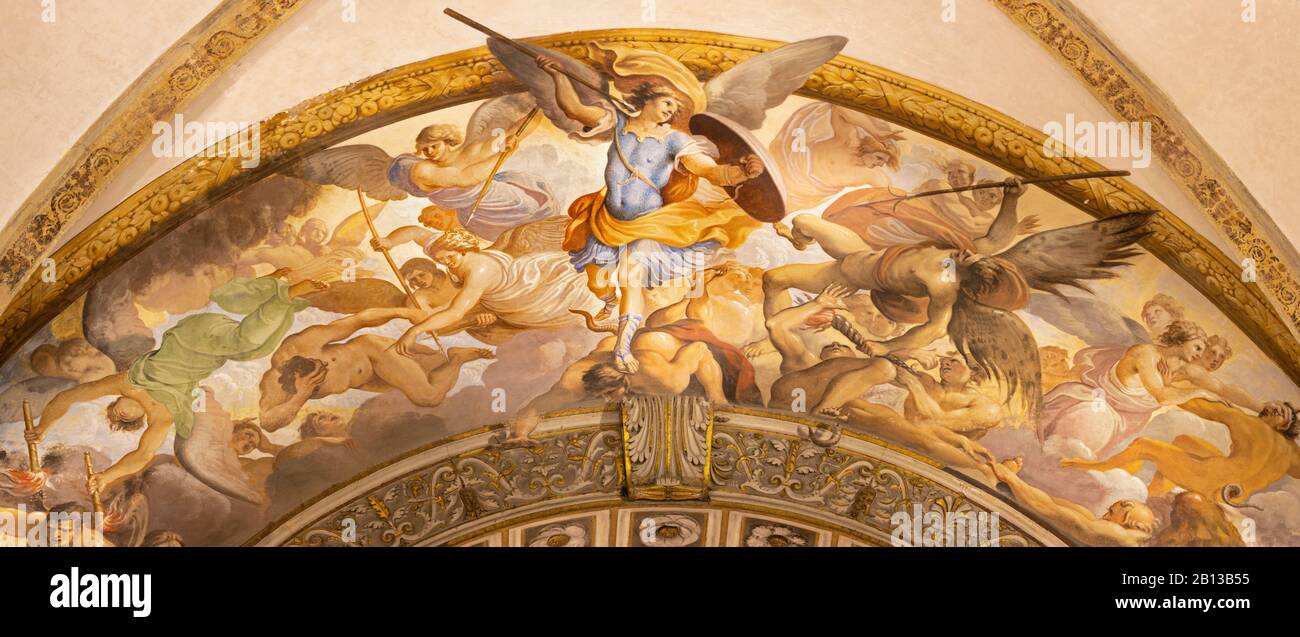 Bologna, ITALIA - 3 FEBBRAIO 2020: L'affresco della guerra di San Michele con angeli Caduti nella chiesa barocca di San Michele in Bosco. Foto Stock
