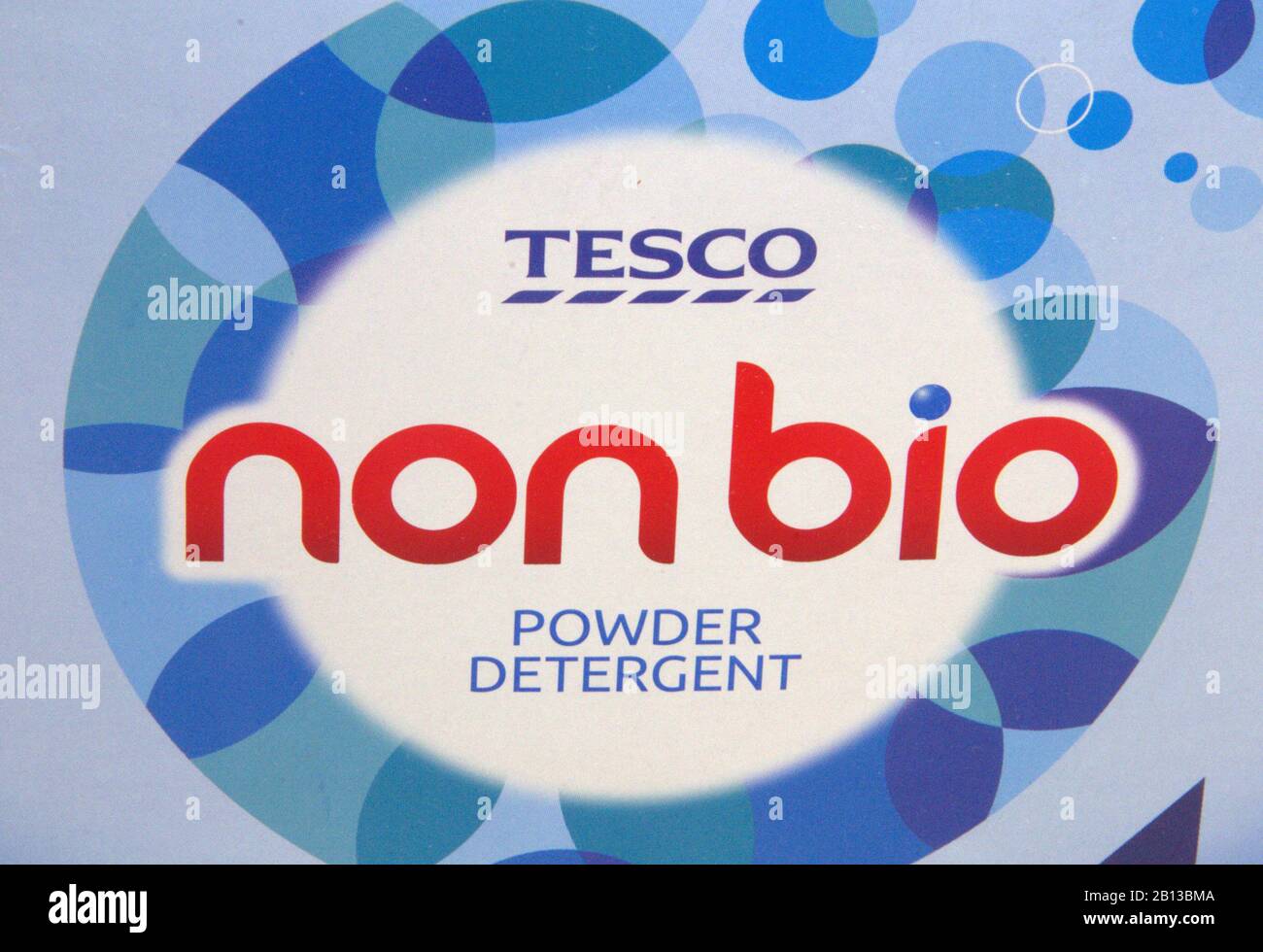 L'etichetta su una scatola di marca Tesco non BIO Powder detergente per lavare i vestiti Foto Stock