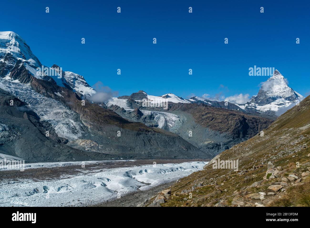 Vista del Massiccio del Monte Rosa, del Cervino e del Ghiacciaio del Gorner nelle Alpi Svizzere, Zermatt, Svizzera Foto Stock