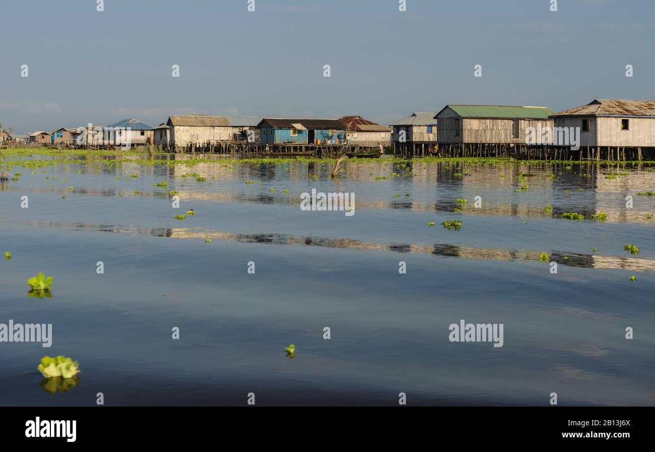 Il villaggio galleggiante di Ganvié, Benin, Africa Foto Stock