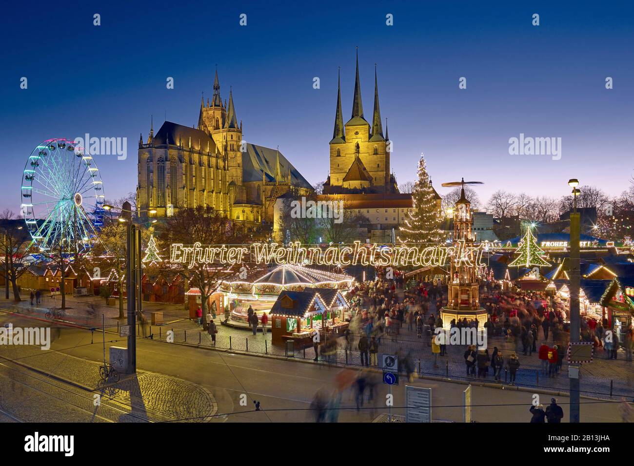 Erfurt Mercatino Di Natale Con Piramide, St. Cattedrale di Maria e Severikirche, Turingia, Germania Foto Stock