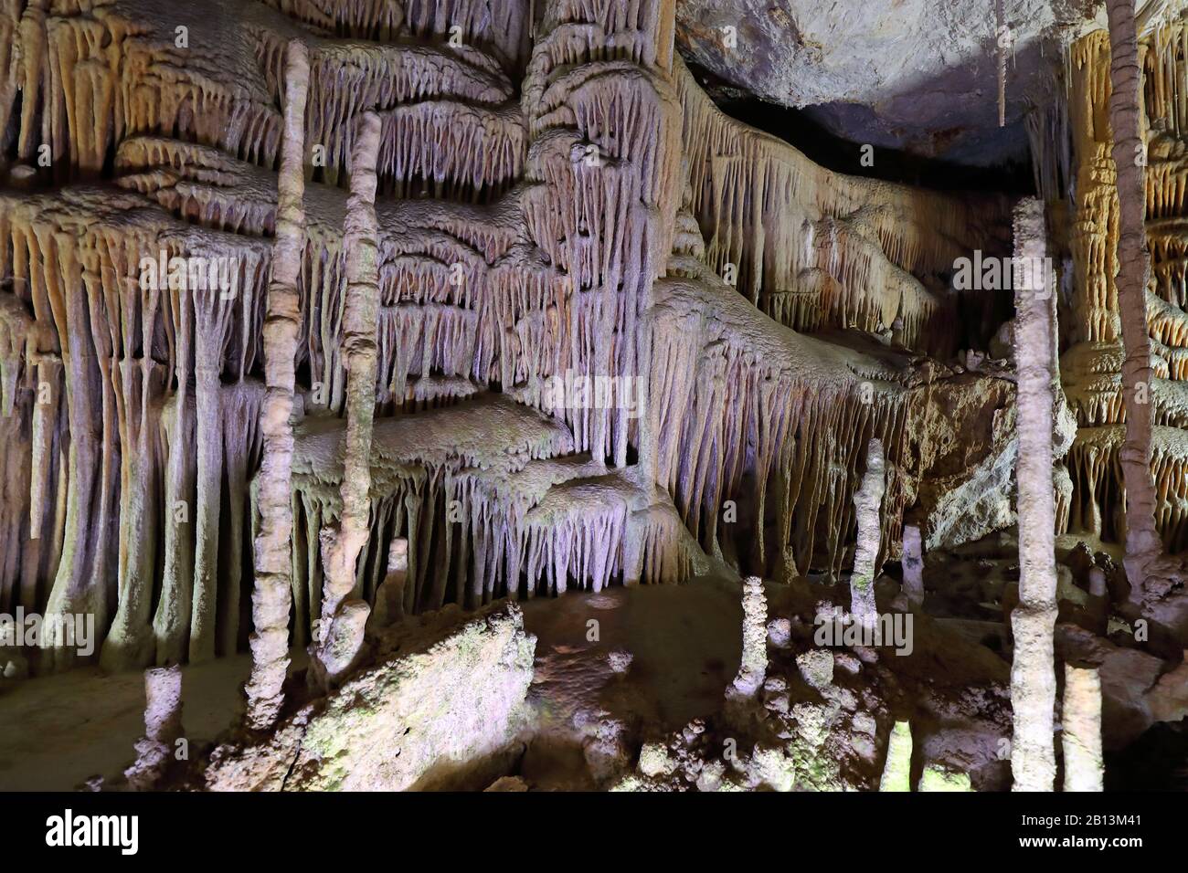 Grotte di pietra arenaria Insenature de Campanet, Spagna, Isole Baleari, Maiorca, Campanet Foto Stock