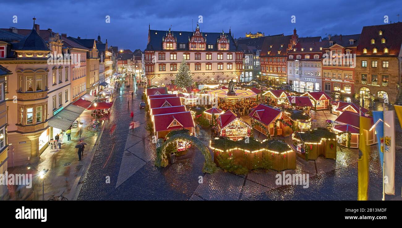 Mercatino di Natale con Town House, ex cancelleria ducale a Coburg, alta Franconia, Baviera, Germania Foto Stock