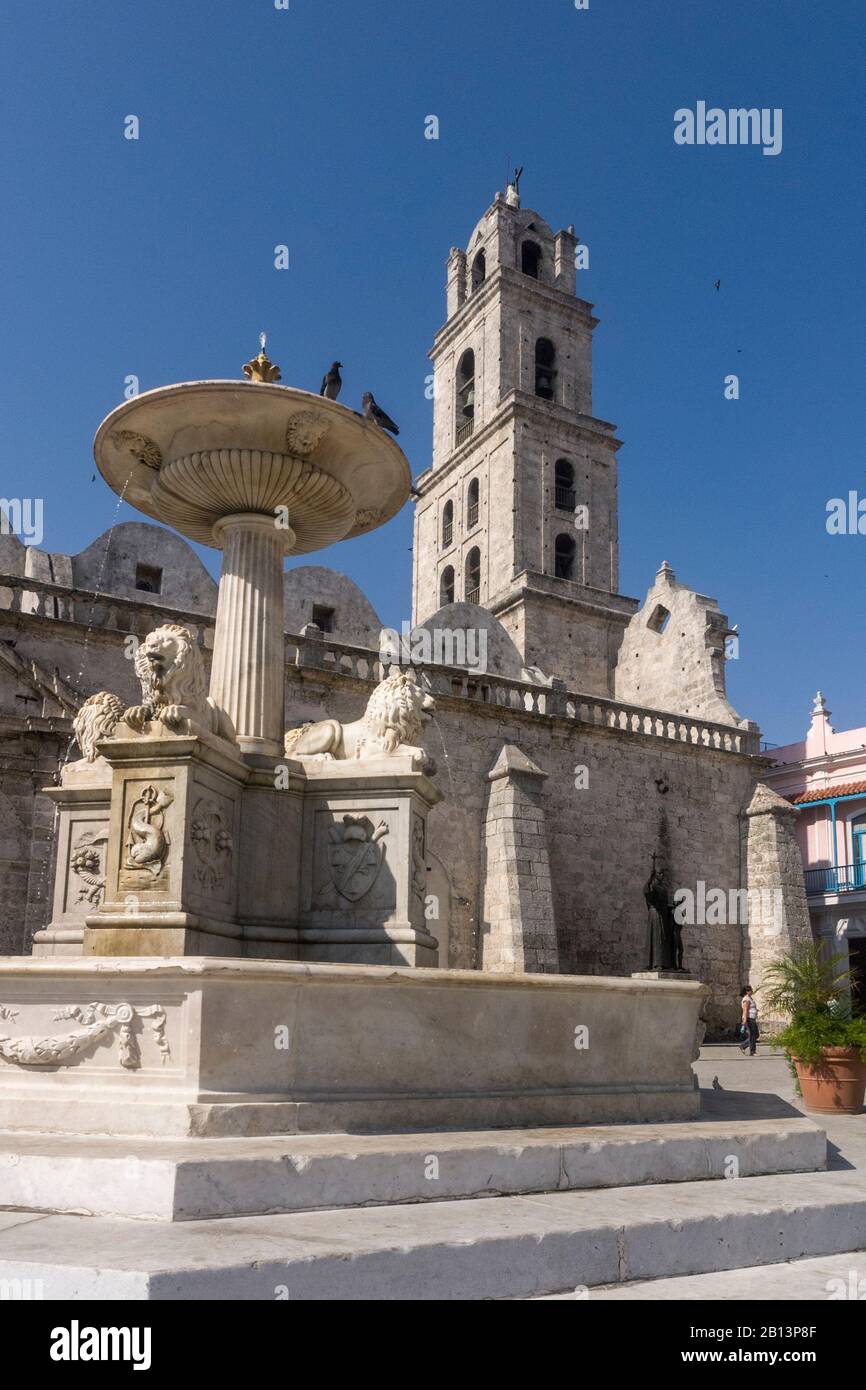 Fontana dei Lions e Basilica di San Francisco de Asís, Havana, Cuba Foto Stock