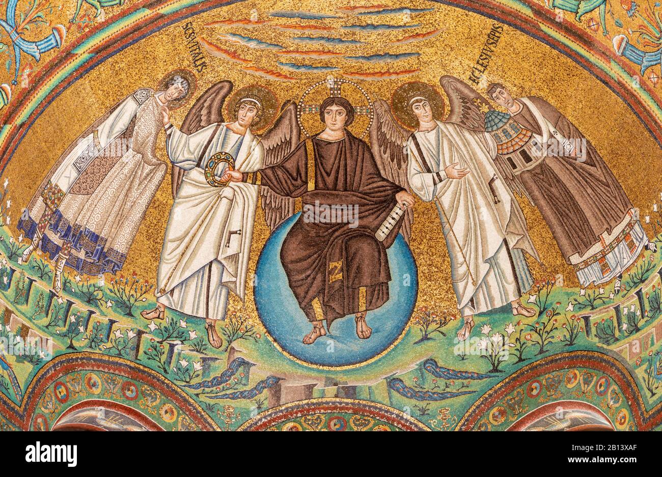 RAVENNA, ITALIA - 28 GENNAIO 2020: Il mosaico di Gesù Cristo il Pantocratore dall'abside del presbiterio nella chiesa Basilica di San vitale. Foto Stock