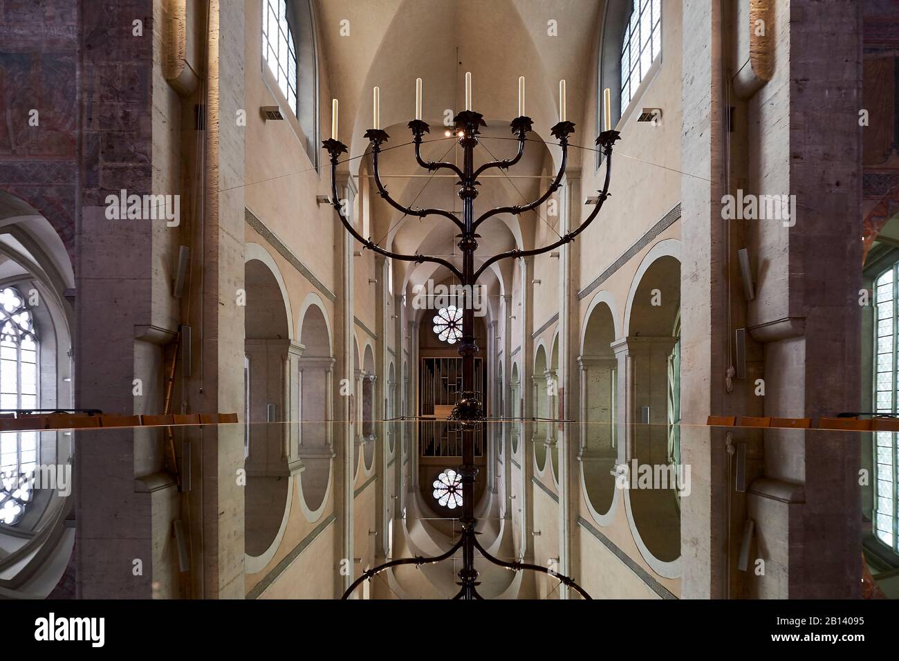 Il candelabro a sette ramificati nel Dom St. Blasii a Braunschweig, Bassa Sassonia, Germania Foto Stock