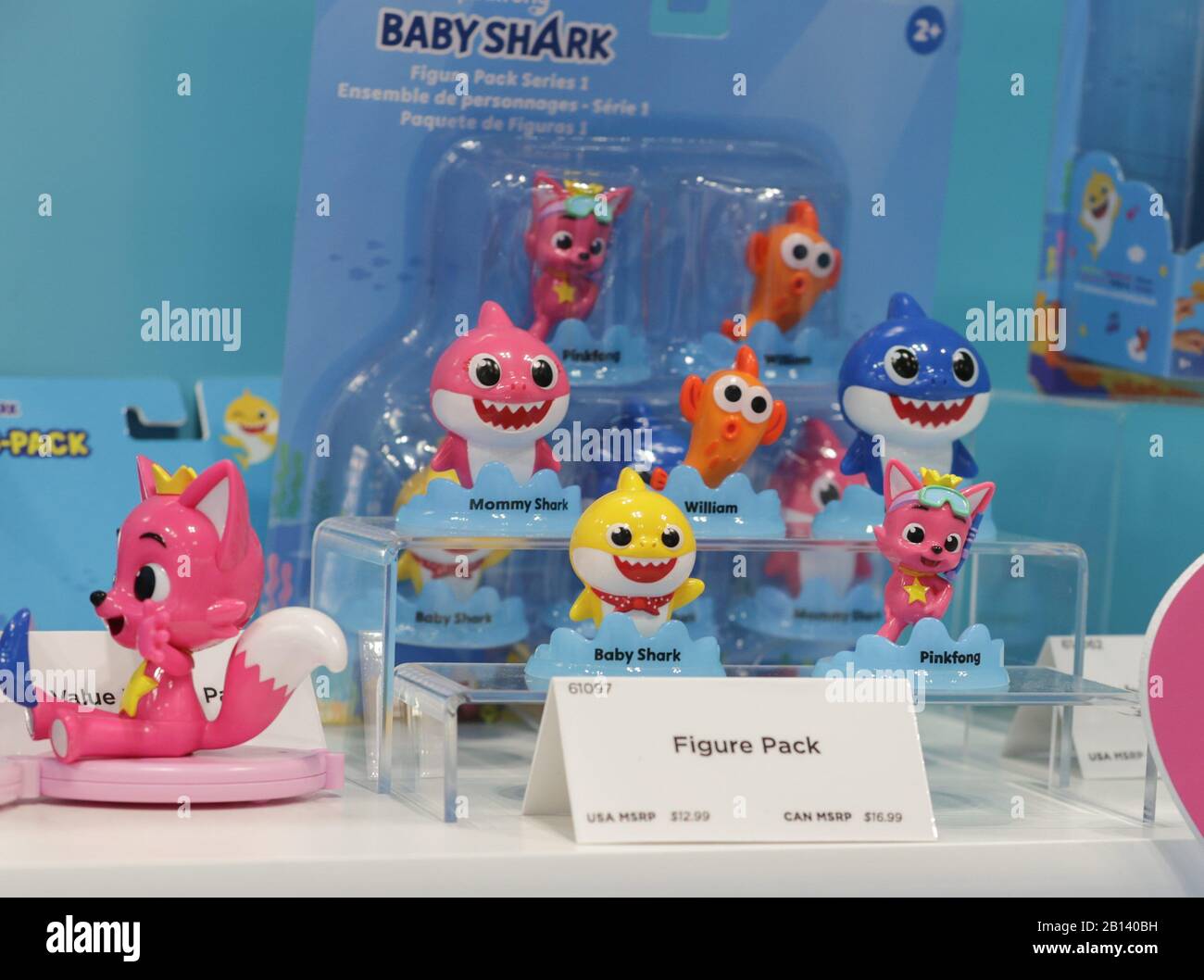 Javits Center, New York, USA, 22 febbraio 2020 - Famiglia Baby Shark di PinkFong in mostra per Migliaia di Persone E Ha Partecipato Durante Il Primo giorno della Fiera del giocattolo 2020 di New York. La Toy Industry Association (TIA) ) ha detto che la New York Toy Fair È Una delle più Grandi Toy Show al mondo. Foto: Luiz Rampelotto/EuropaNewswire CARTA FOTOGRAFICA OBBLIGATORIA. | utilizzo in tutto il mondo Foto Stock
