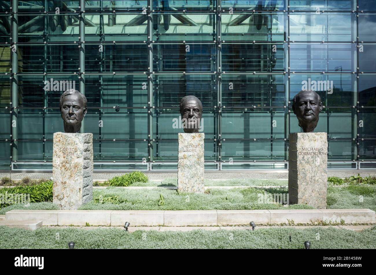 Architetti Dell'Unità Tedesca: George Bush, Helmut Kohl, Mikhail Gorbachev, Memorial, Rudi-Dutschke-Strasse, Kreuzberg, Berlino Foto Stock