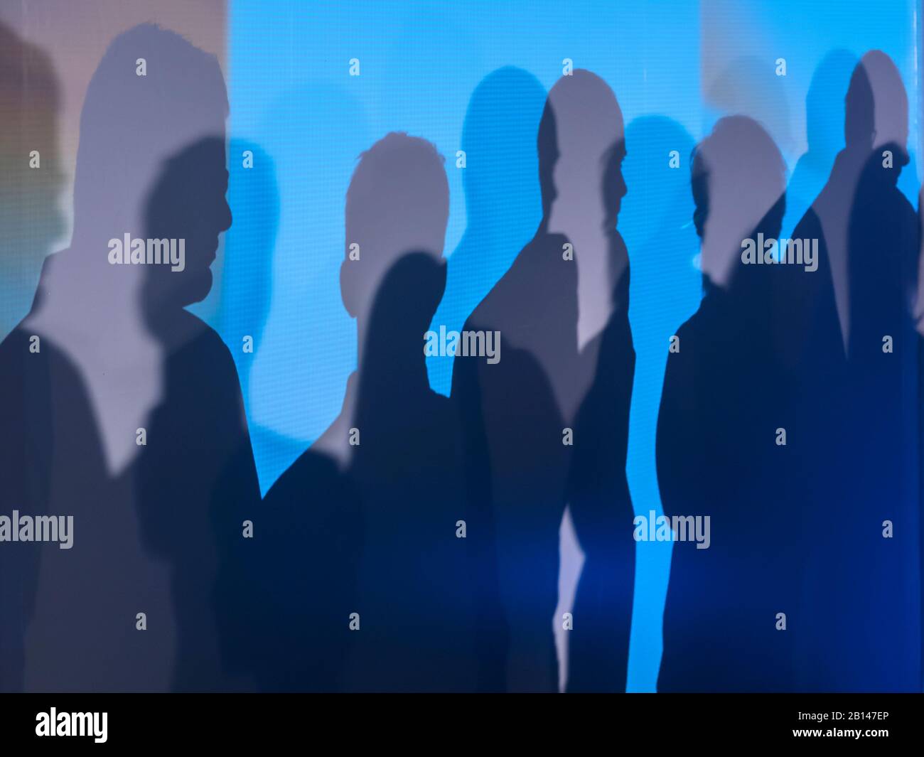 Muro, persone, ombre Foto Stock