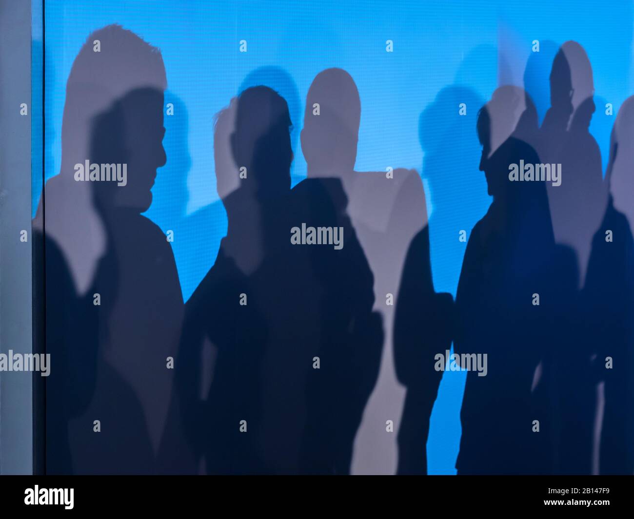 Muro, persone, ombre Foto Stock