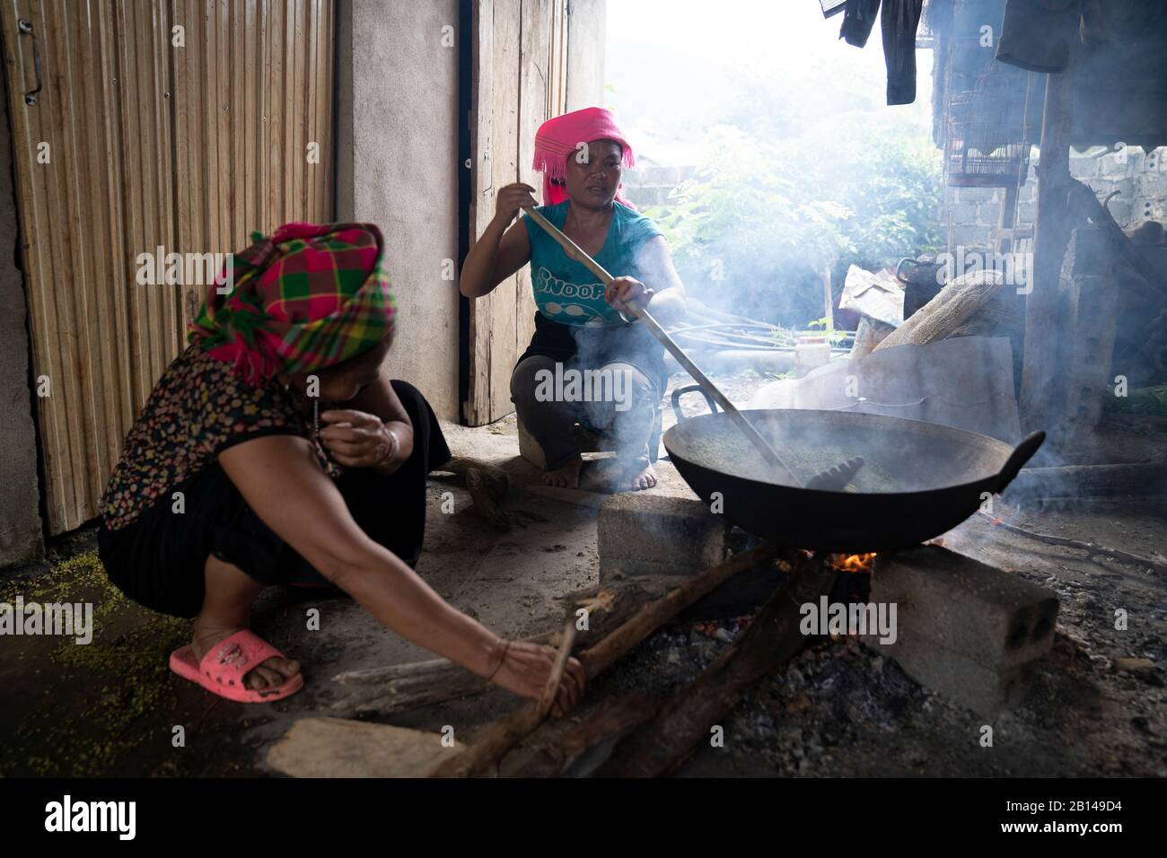 Produzione di riso appiccicoso, Vietnam del Nord Foto Stock