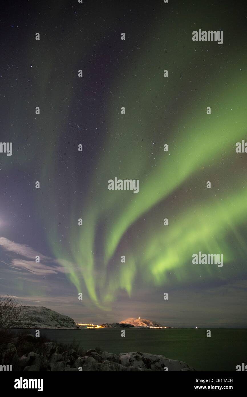 Lofoten Norvegia luci polari nel mese di febbraio inverno paesaggio invernale Aurora Borealis Foto Stock