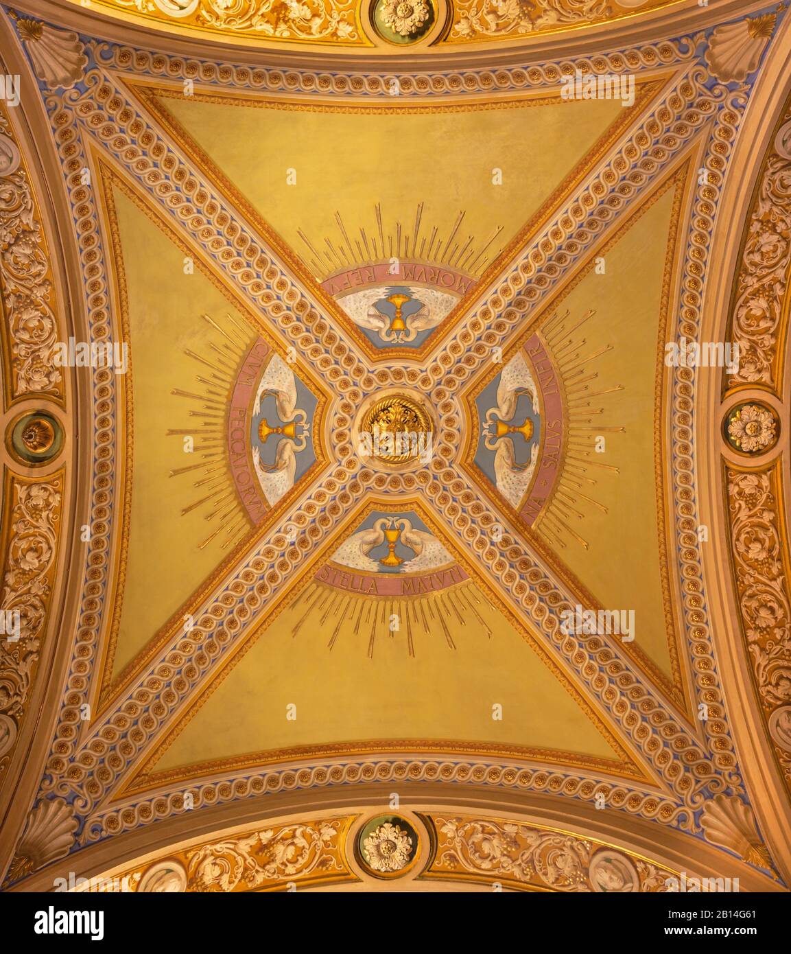 Torino, Italia - 15 Marzo 2017: il dettaglio di affresco sul soffitto nella Basilica di Maria Ausiliatrice di artista sconosciuto del 19. cento.. Foto Stock