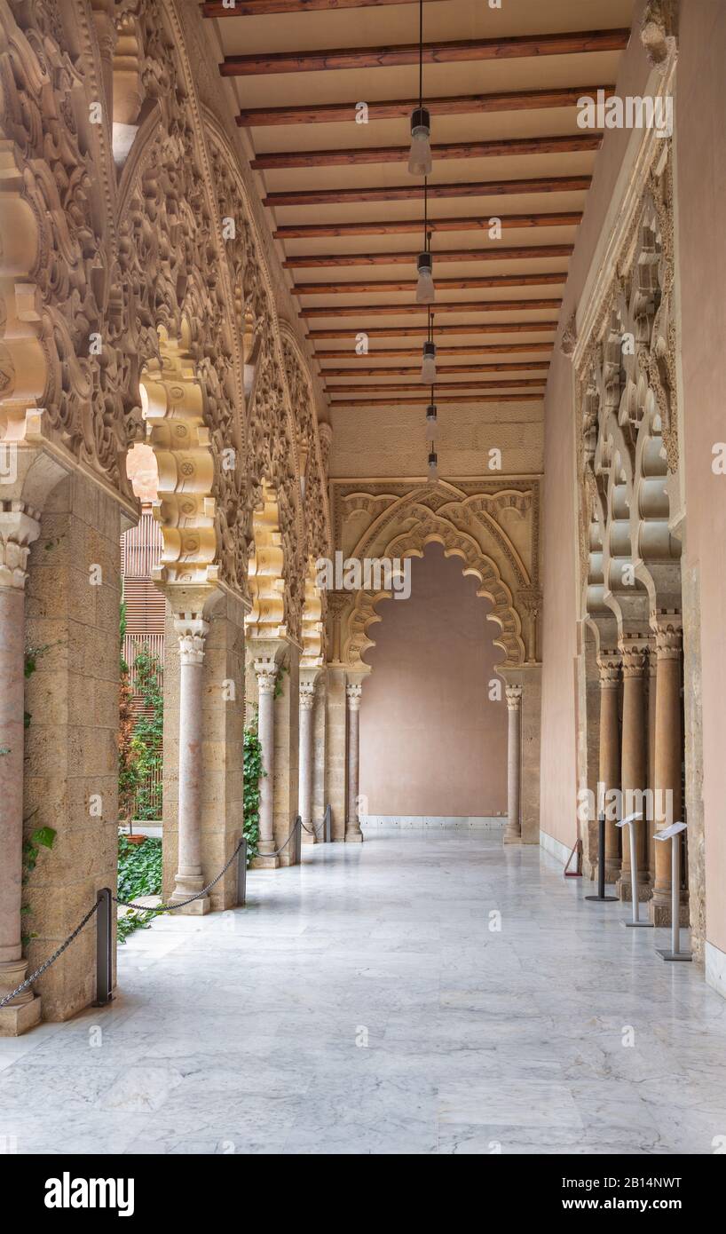 Saragozza, Spagna - 2 Marzo 2018: la sala de La Castillo de la Aljafería palace. Foto Stock