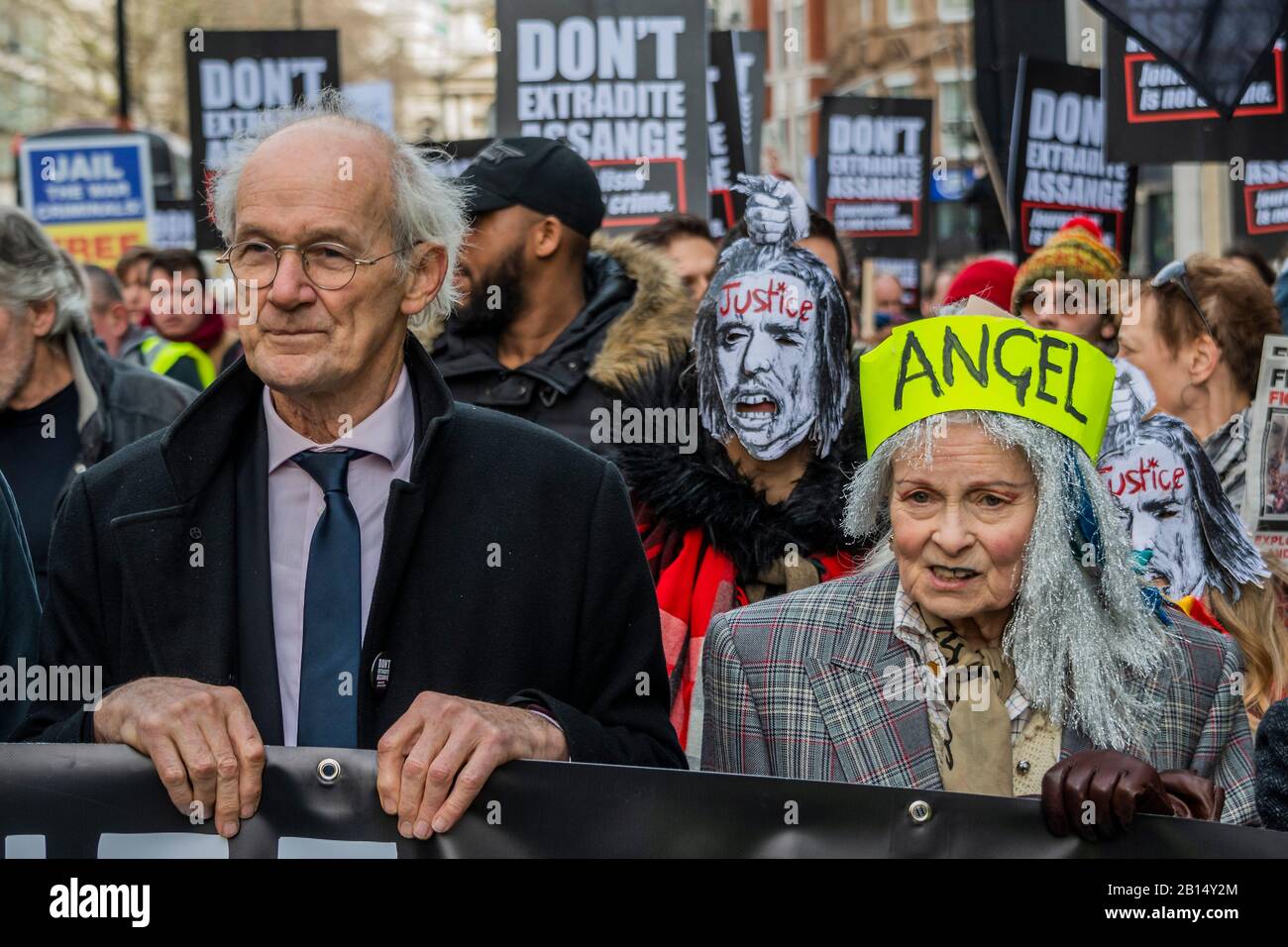 Londra, Regno Unito. 22nd Feb 2020. John Shipton, padre di Julian Assange e Vivienne Westwood - non Estradare la campagna di Assange, marzo e rally da Australia House a Parliament Square. Il processo completo di estradizione di Assange inizia lunedì 24th. L'amministrazione statunitense "sta incarcerando Assange per aver pubblicato i registri di guerra afgani e iracheni". Credito: Guy Bell/Alamy Live News Foto Stock