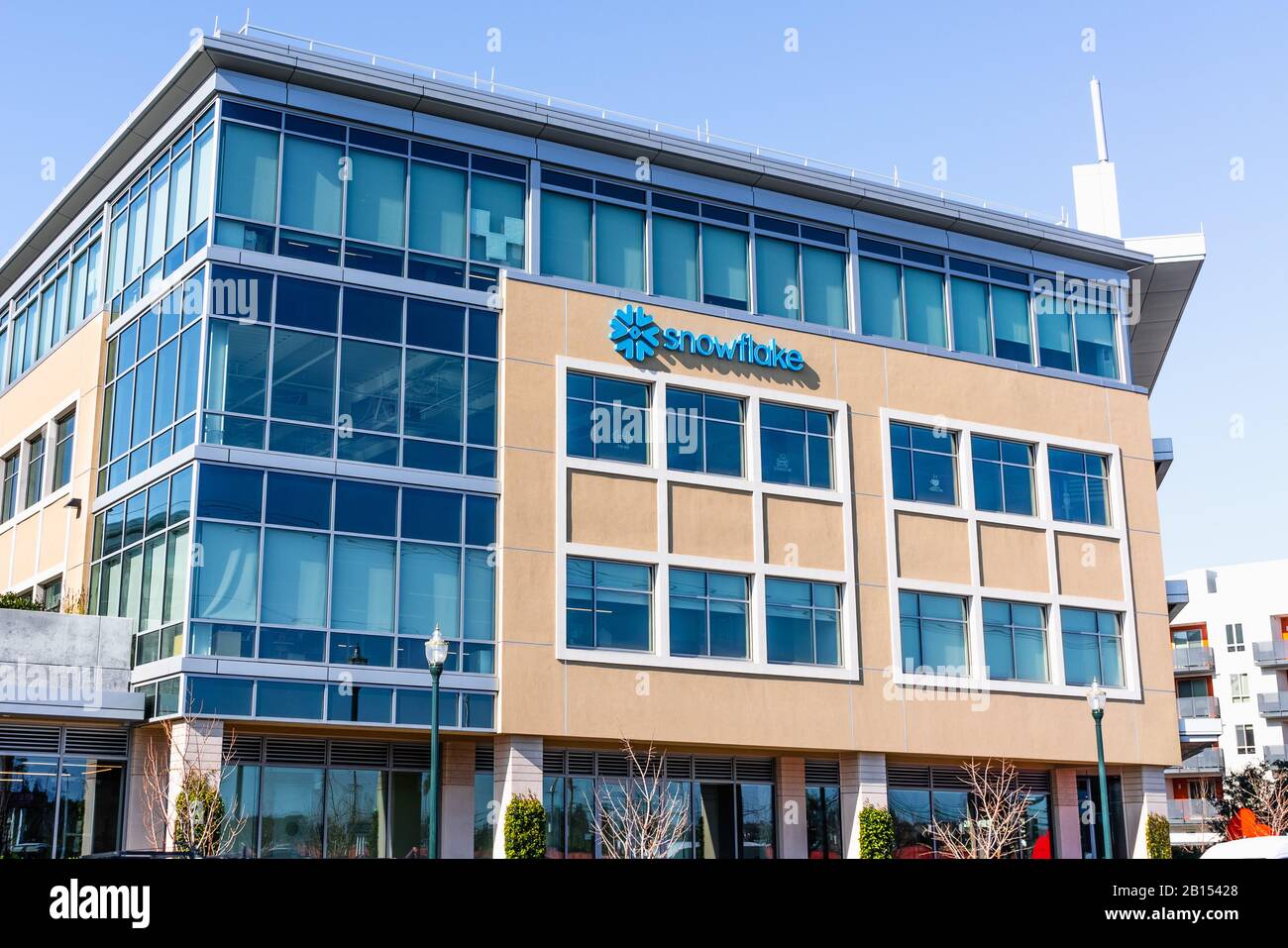 19 febbraio 2020 San Mateo / CA / USA - sede centrale di Snowflake in Silicon Valley; Snowflake Inc. È un'azienda di data warehousing basata su cloud Foto Stock