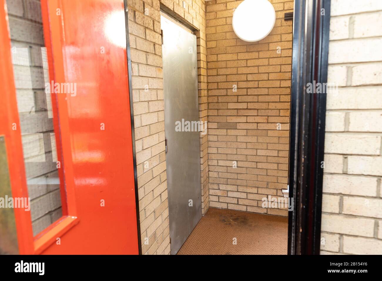 31 Priory Court, Roots Hall Drive, Southend-On-Sea, Essex – scena del fatale pugnale di 36 anni Courtney Valentine-Brown Foto Stock