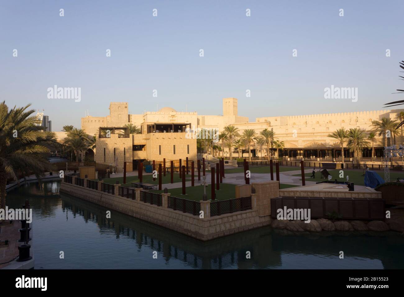 Dubai, Emirati Arabi Uniti - 29 DICEMBRE 2017: Vista di un giorno del souk di Madinat Jumeirah a Dubai Foto Stock