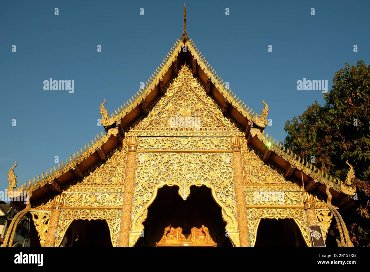 Chiang mai Thailandia - Tempio Chiang Man tetto d'oro al mattino presto Foto Stock
