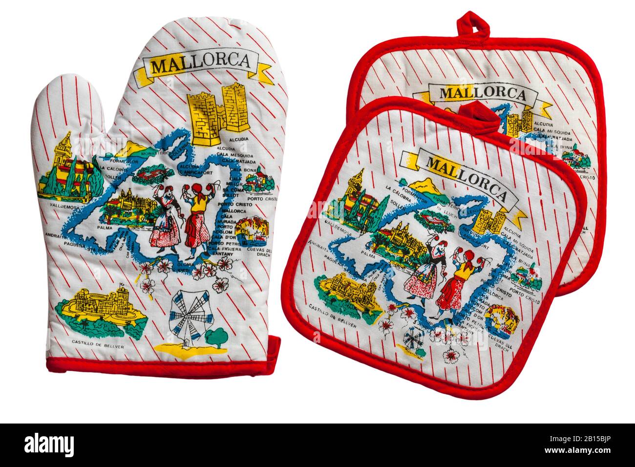 Souvenir di guanti da forno e protezioni termiche da Mallorca, Maiorca, isolato su sfondo bianco - concetto di ricordo vacanza ricordo Foto Stock