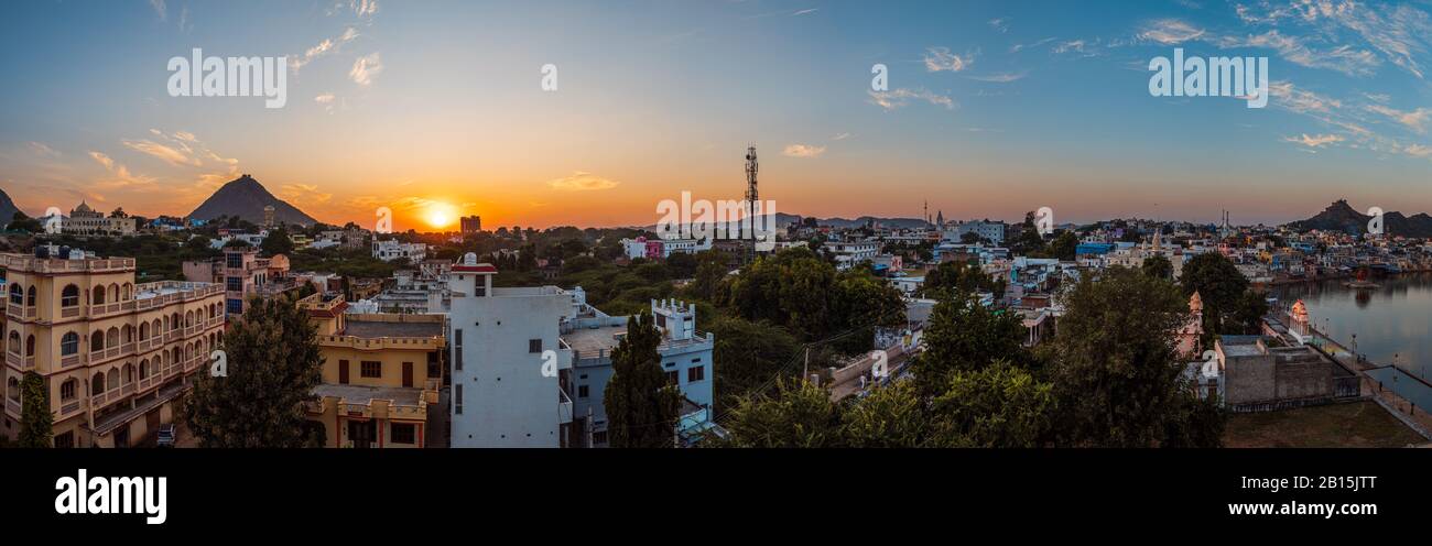 Pushkar è una città dell'India di 9.16 abitanti, situata nel distretto di Ajmer, nello stato federato del Rajasthan. È un luogo di pellegrinaggio per indù e sikh. Pushkar ha molti templi. Raja Foto Stock