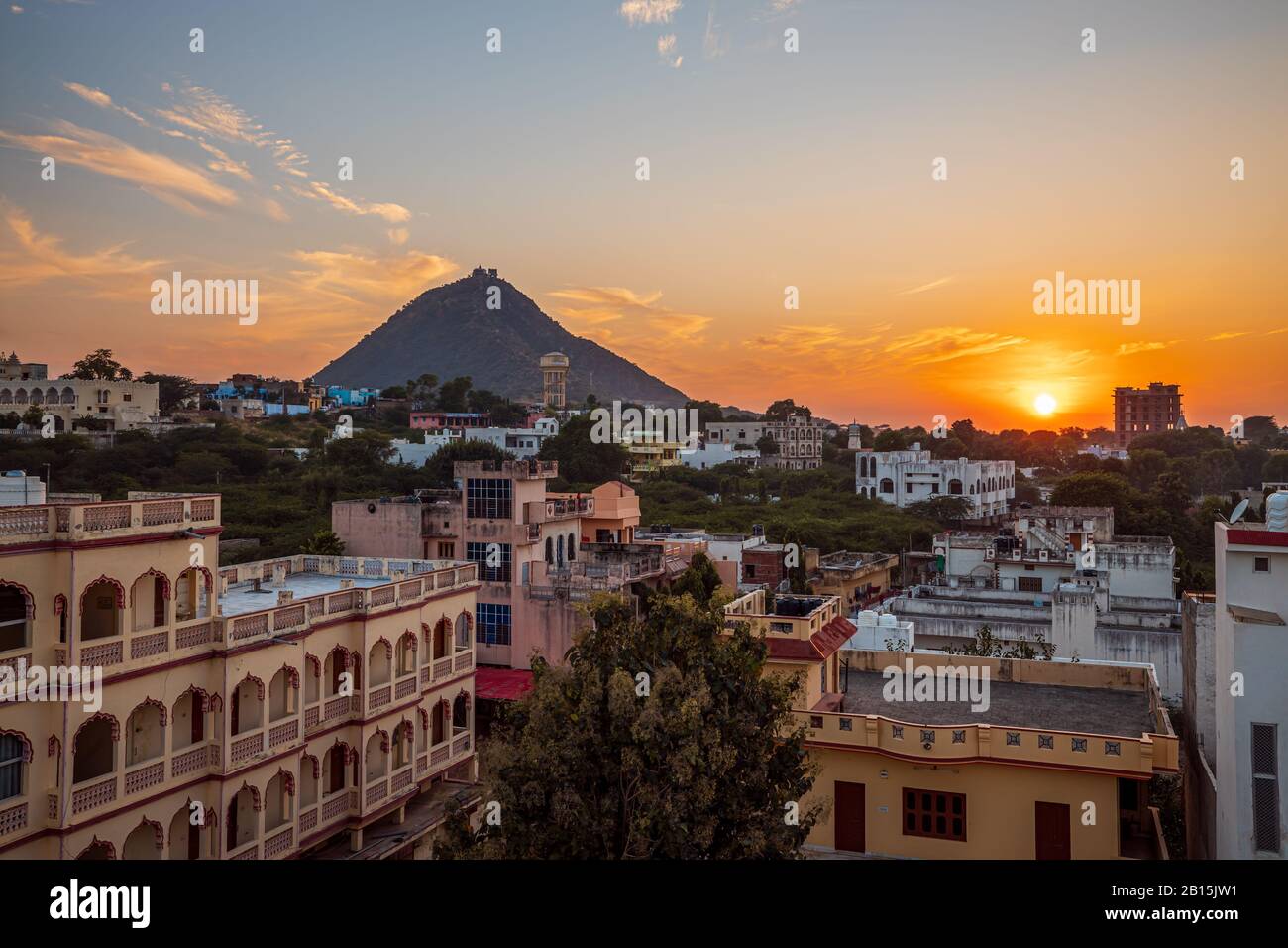 Pushkar è una città dell'India di 9.16 abitanti, situata nel distretto di Ajmer, nello stato federato del Rajasthan. È un luogo di pellegrinaggio per indù e sikh. Pushkar ha molti templi. Raja Foto Stock