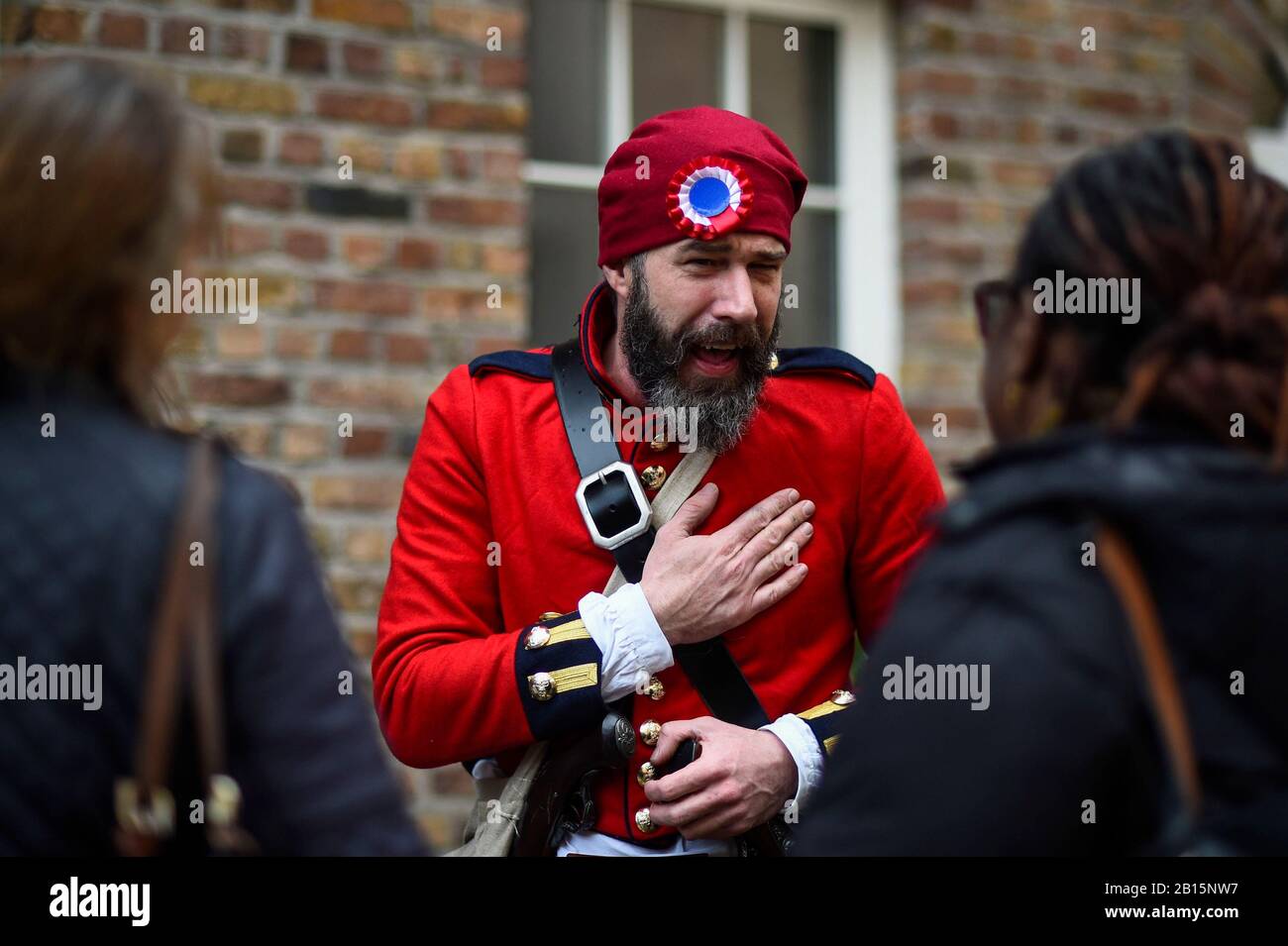 Londra, Regno Unito. 23 Febbraio 2020. Un uomo in costume d'epoca partecipa a un evento che segna il 200th anniversario della Conspiracy di Cato Street a Marylebone. Il 23 febbraio 1820, 13 plotters sono stati sventati dai Corridori di Bow Street (polizia del giorno) nel loro tentativo di rovesciare il governo assassinando il primo ministro Lord Liverpool ed i suoi ministri. Credito: Stephen Chung / Alamy Live News Foto Stock