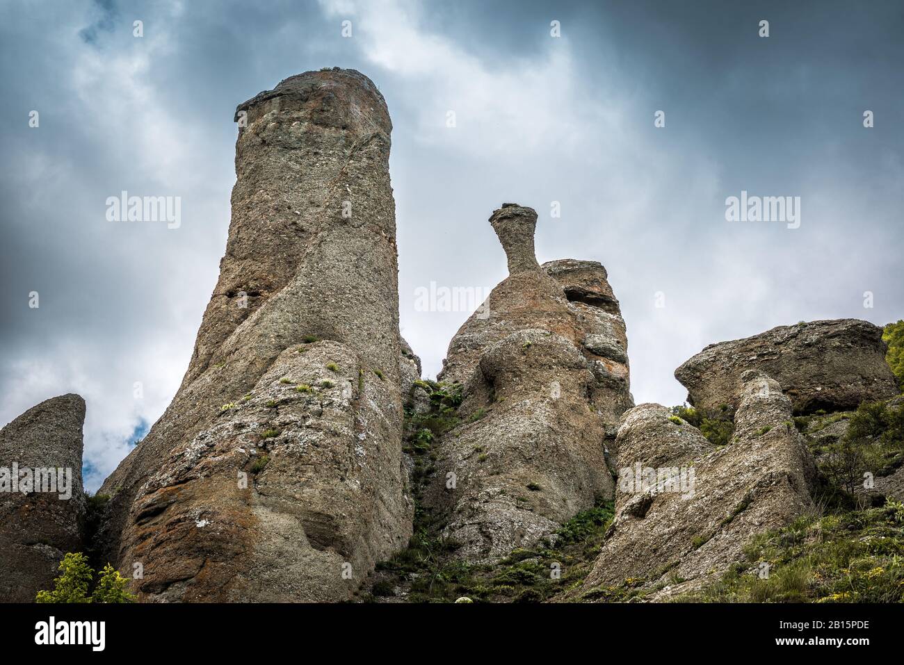 Formazioni rocciose nella Valle dei Ghosts sul monte Demerdji in Crimea, Russia Foto Stock