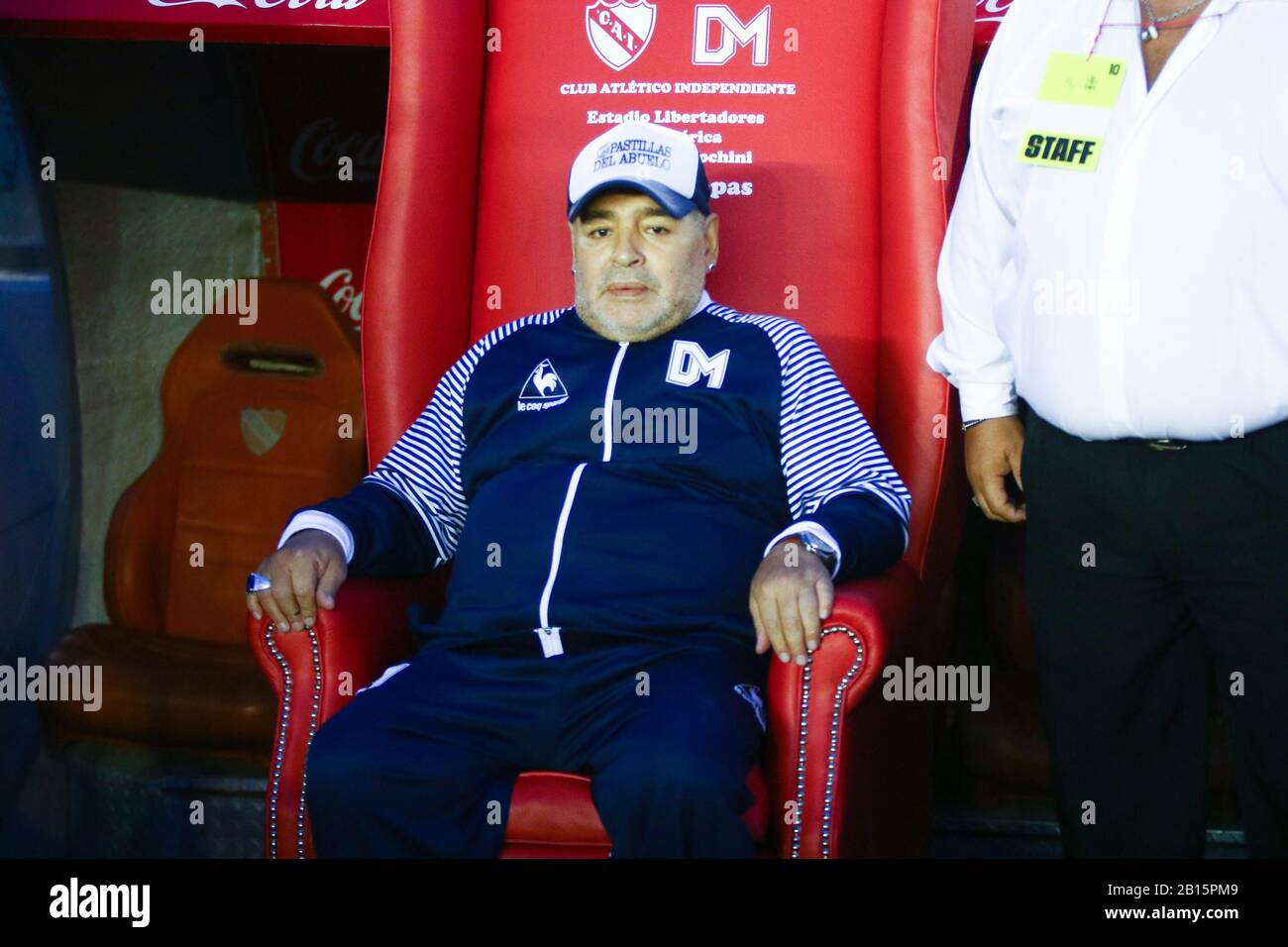 Buenos AIRES, 22.02.2020: Diego Maradona, allenatore di Gimnasia y Esgrima de la Plata, durante la partita tra Independiente e River Plate a Libertador Foto Stock