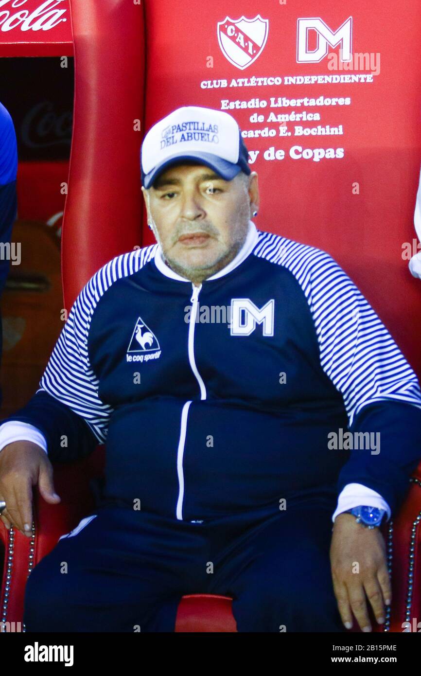 Buenos AIRES, 22.02.2020: Diego Maradona, allenatore di Gimnasia y Esgrima de la Plata, durante la partita tra Independiente e River Plate a Libertador Foto Stock