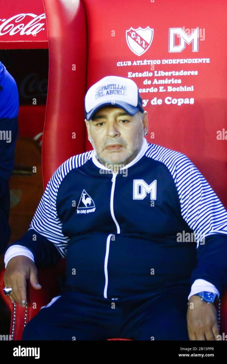 Buenos AIRES, 22.02.2020: Diego Maradona, allenatore di Gimnasia y Esgrima de la Plata, durante la partita tra Independiente e River Plate a Libertador Foto Stock