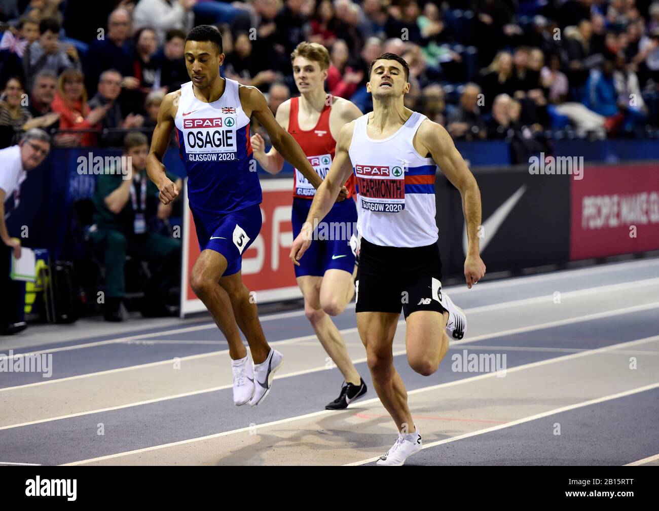 Gary Learmonth celebra la vittoria della 800m maschile durante il secondo giorno del Campionato BRITANNICO di atletica leggera al coperto Emirates Arena di Glasgow. Foto Stock