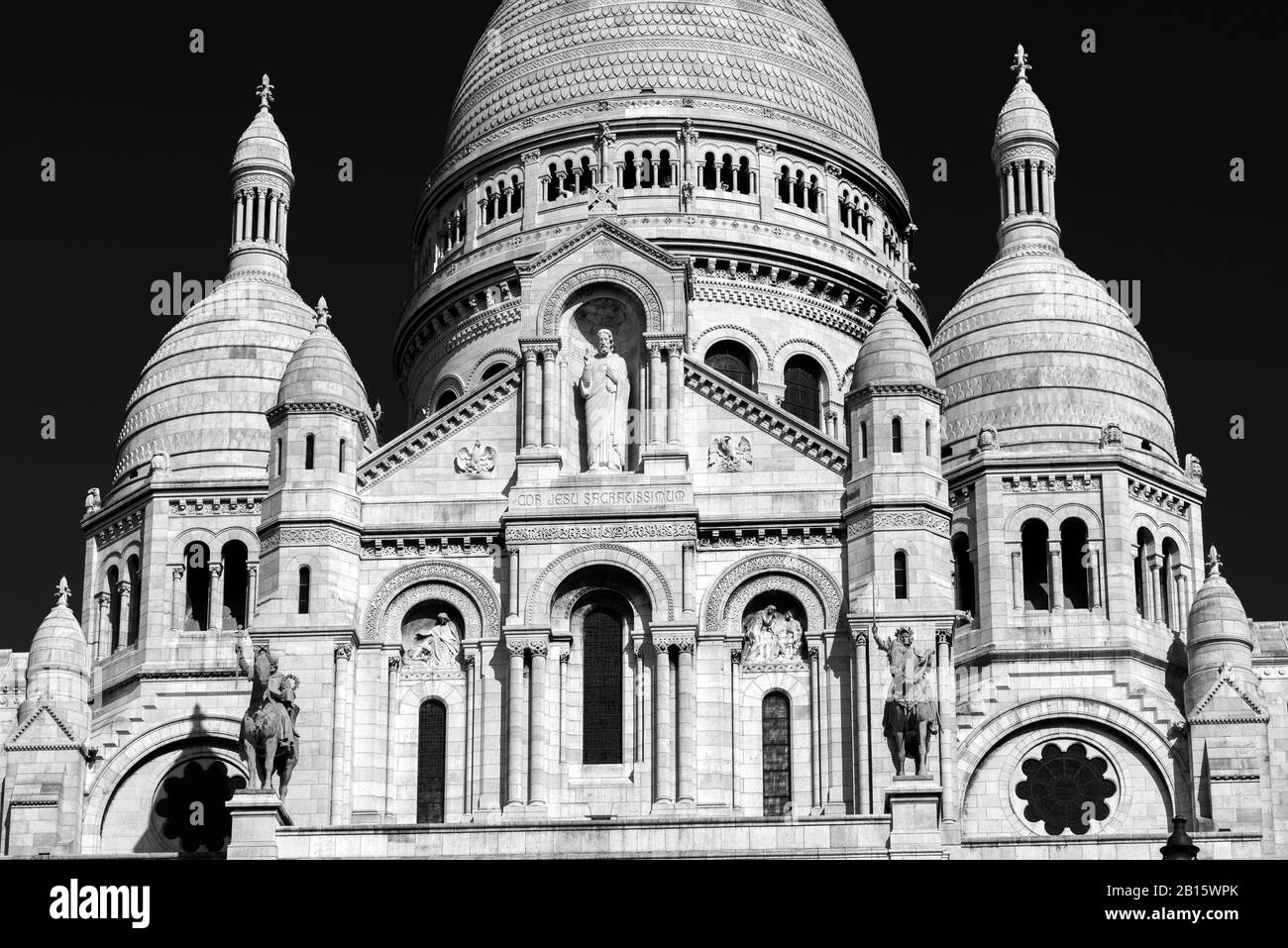 La Basilica del Sacro Cuore di Gesù (Basilique du Sacre-Coeur) sulla collina di Montmartre, Parigi Foto Stock