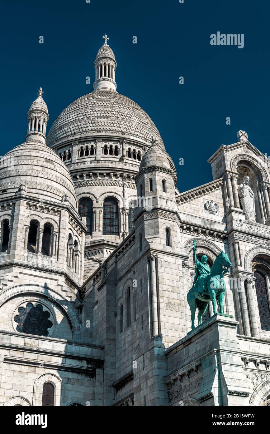 La Basilica Del Sacro Cuore di Gesù (Basilique du Sacre-Coeur) sulla collina di Montmartre, Parigi, Francia Foto Stock